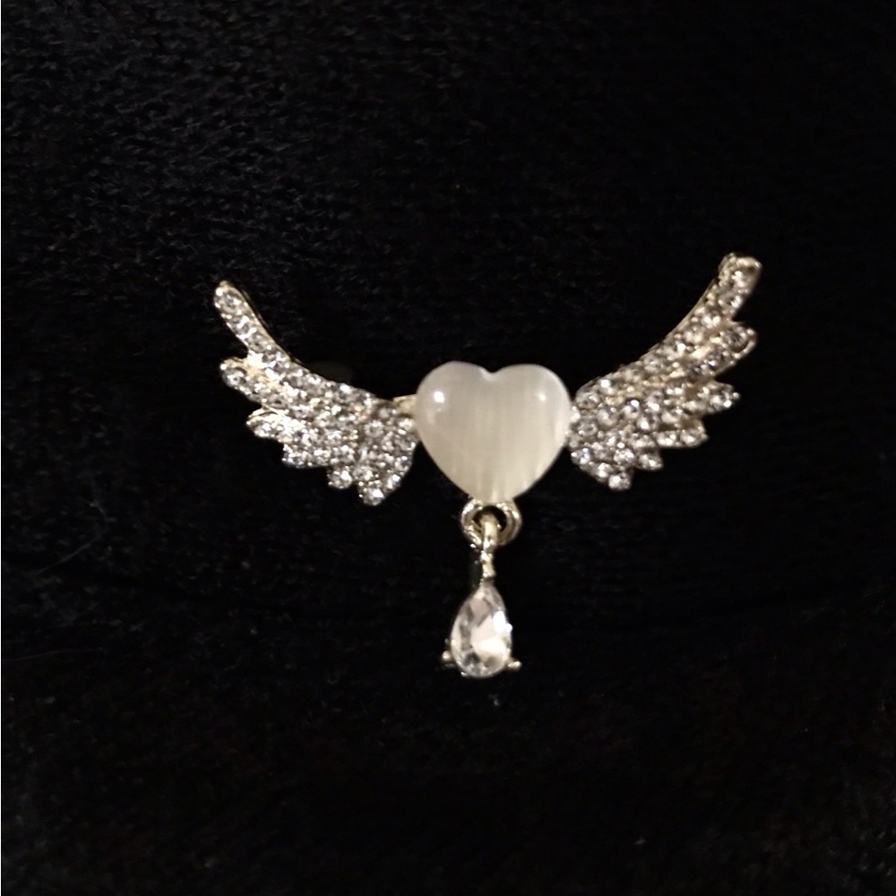 Special Heart with angels wings pin brooch Rhinestones Small 1-1/4” wide New